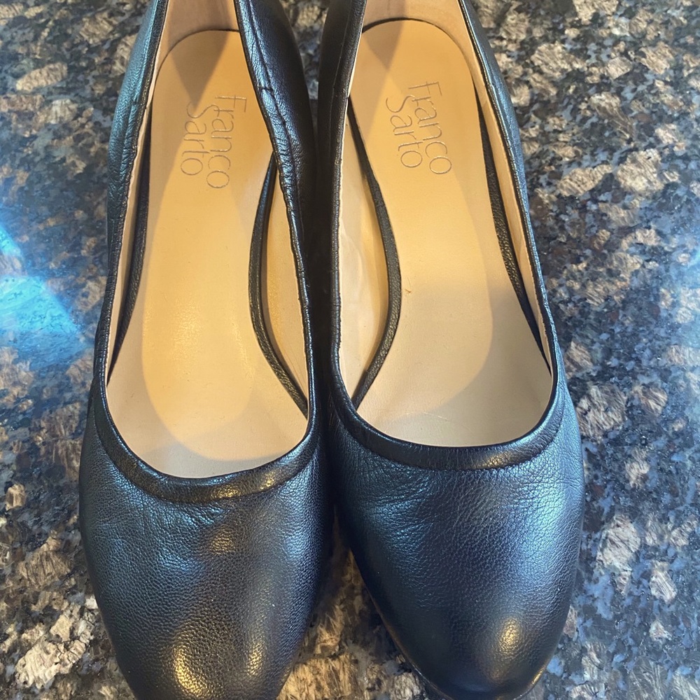 Franco Sarto Black 1” heel pumps